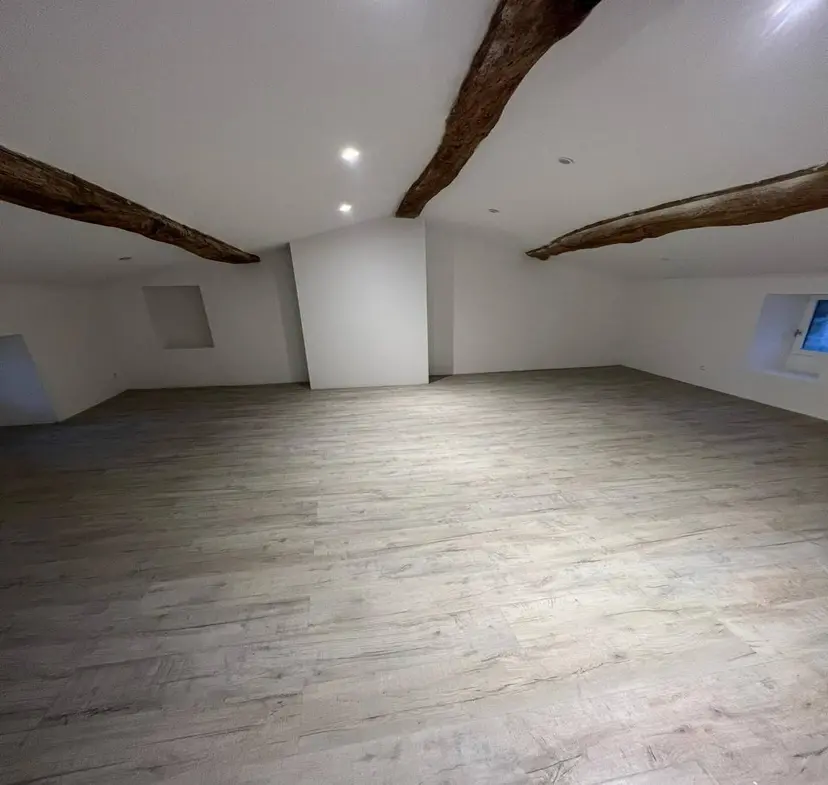 Travaux généraux Bordeaux - Rénovation complète de combles avec poutres apparentes